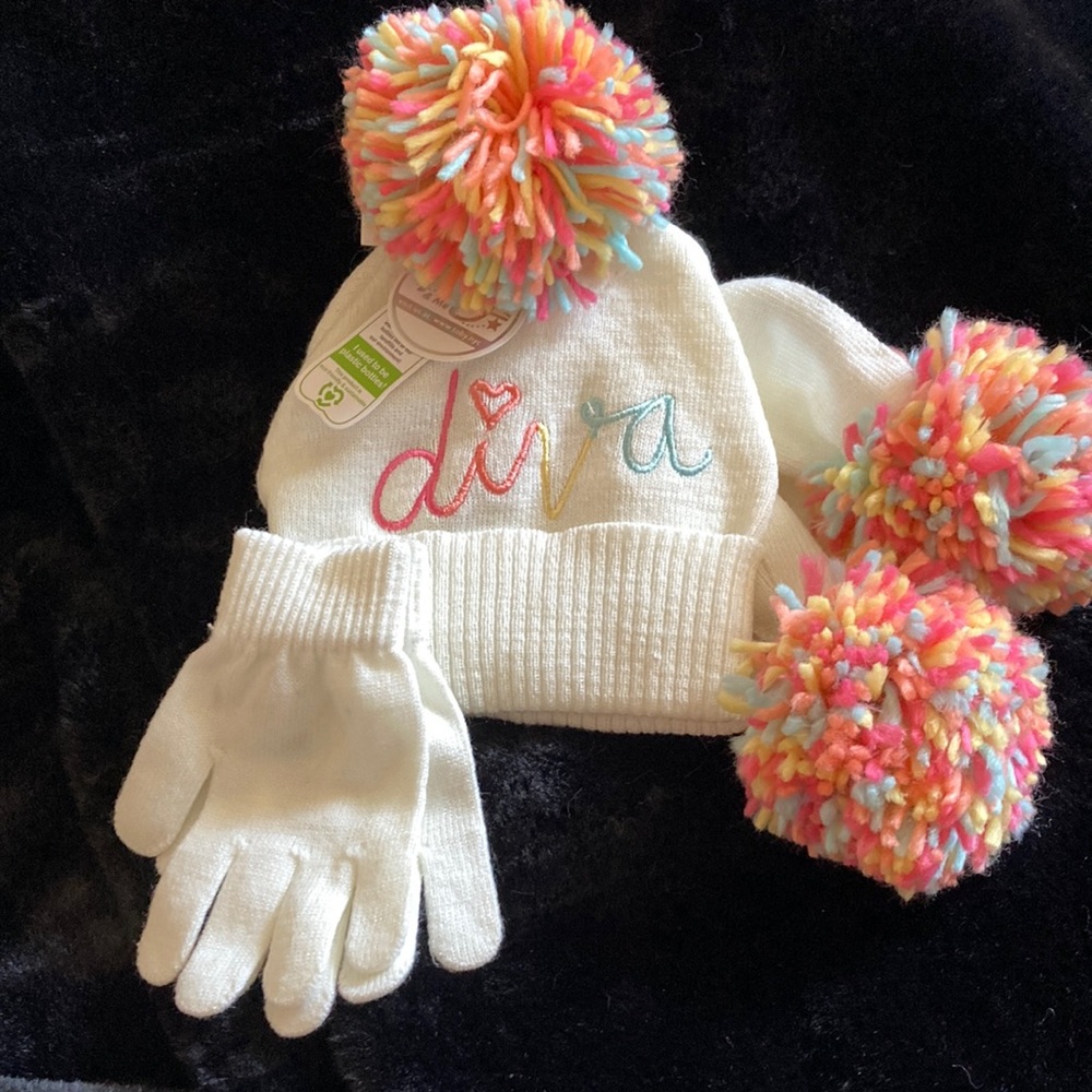 Scarf, gloves, hat